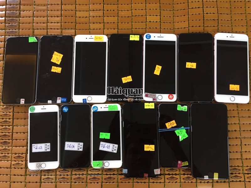 TP HCM: Thu giữ gần 250 điện thoại di động cũ nhập khẩu 